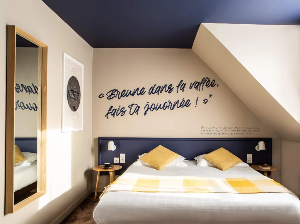 Chambre double cosy avec lit double à l’Hôtel Antares Honfleur