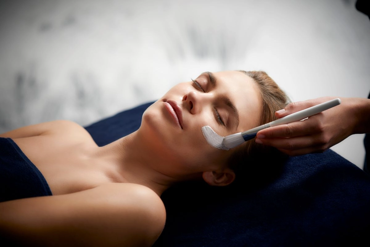 Gezichtsbehandeling in de spa van Hotel Antares Honfleur