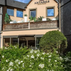 Façade de l'Hôtel Antarès Honfleur, hôtel de charme 4 étoiles en Normandie
