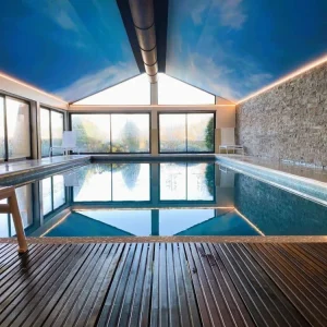 Piscine intérieure chauffée du Spa de l'Hôtel Antarès Honfleur en Normandie